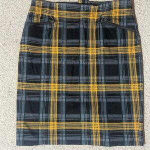 Plaid Yellow and Black Women's Skirt size 8 d. Jeans